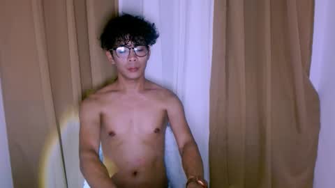 Snapshot of bigdickasian_gay chatting on 13, 10, 2025 bigdickasian_gay online show from 13, 10, 2025
