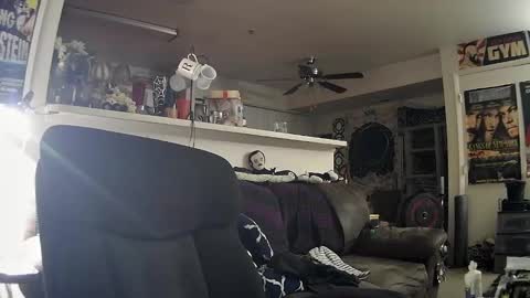 biggerisbetter21 online show from 25, 1, 2025