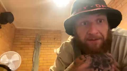 Snapshot of bighands167610 chatting on 15, 11, 2025 bighands167610 online show from 15, 11, 2025