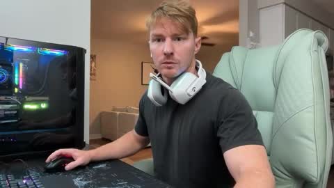 Snapshot of bigmcr1 chatting on 14, 10, 2025 Nick Barker online show from 14, 10, 2025