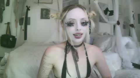 vampire fang  online show from 3, 6, 2026