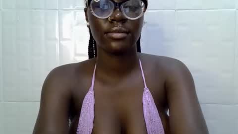 Snapshot of black_petitqueen12 chatting on 6, 11, 2025 BLACK online show from 6, 11, 2025