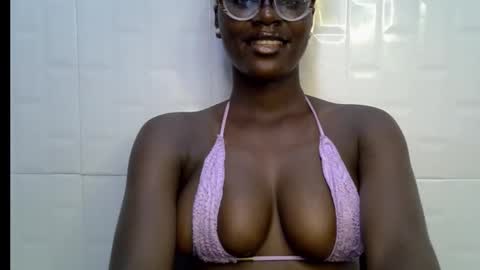 Snapshot of black_petitqueen12 chatting on 23, 11, 2025 BLACK online show from 23, 11, 2025