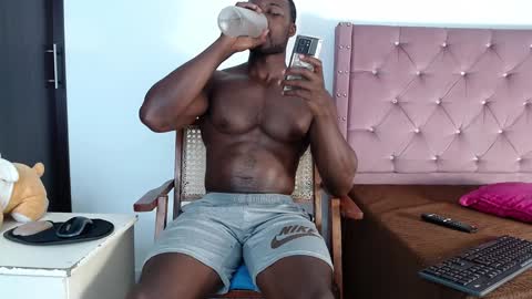 Snapshot of blacknikes chatting on 28, 12, 2024 Twtter 1MikeBeckford Onlyfns beckfordmike online show from 28, 12, 2024