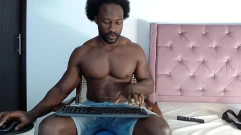 Snapshot of blacknikes chatting on 6, 1, 2025 Twtter 1MikeBeckford Onlyfns beckfordmike online show from 6, 1, 2025