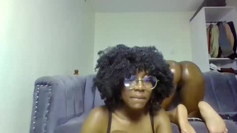Snapshot of blackprincess25 chatting on 15, 12, 2025 Lorraine online show from 15, 12, 2025
