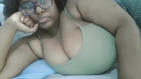 Snapshot of blackqueennie chatting on 19, 1, 2025 blackqueennie online show from 19, 1, 2025