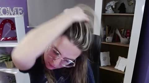 Snapshot of blackrosezoey chatting on 19, 11, 2025 Z O E Y online show from 19, 11, 2025