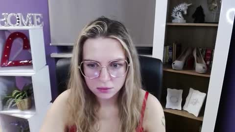 Snapshot of blackrosezoey chatting on 26, 11, 2025 Z O E Y online show from 26, 11, 2025