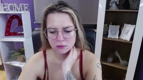 Snapshot of blackrosezoey chatting on 16, 12, 2025 Z O E Y online show from 16, 12, 2025