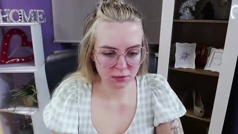 Z O E Y online show from 5, 2, 2026