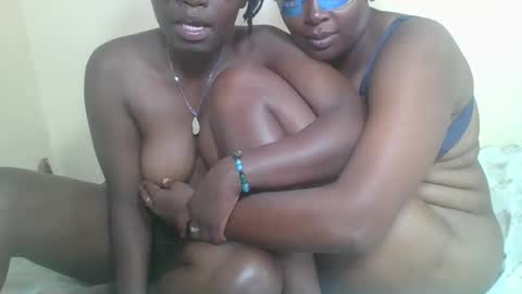 Snapshot of blacks_nastay chatting on 14, 12, 2025 blacks_nastay online show from 14, 12, 2025