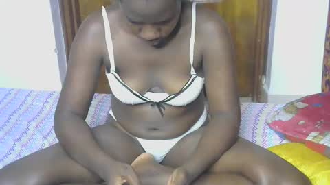 Snapshot of blahkbeauty chatting on 25, 11, 2025 VIVIAN online show from 25, 11, 2025