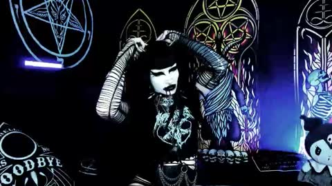   online show from 23, 10, 2025