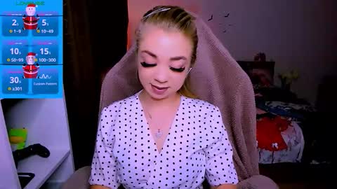 Snapshot of blinkofeyess chatting on 15, 12, 2025 Nicole online show from 15, 12, 2025