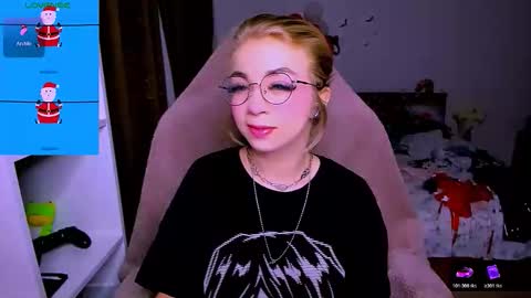 Snapshot of blinkofeyess chatting on 22, 12, 2025 Nicole online show from 22, 12, 2025