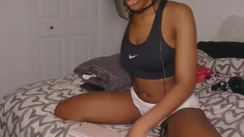 Snapshot of bloggirllaurel chatting on 15, 12, 2025 bloggirllaurel online show from 15, 12, 2025