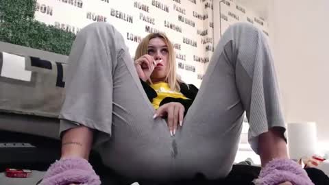 Snapshot of blonddaiana23 chatting on 18, 1, 2025 blonddaiana23 online show from 18, 1, 2025