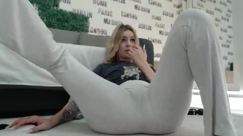 Snapshot of blonddaiana23 chatting on 15, 2, 2025 blonddaiana23 online show from 15, 2, 2025