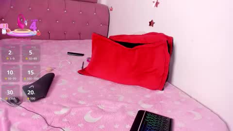 Snapshot of blonde__cute chatting on 18, 9, 2025 Esperancita and Karina online show from 18, 9, 2025