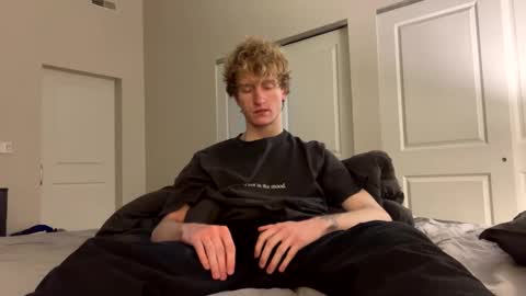 Snapshot of blonde_boi99 chatting on 15, 12, 2025 Blondie online show from 15, 12, 2025