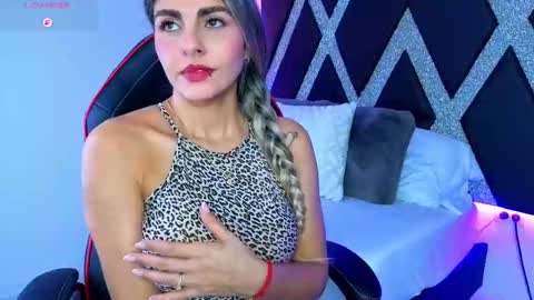 Snapshot of blonde_cat1515 chatting on 6, 10, 2025 alejandra online show from 6, 10, 2025