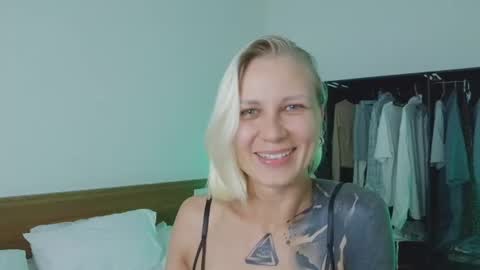 blonde_fuck_couple online show from 4, 7, 2026