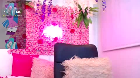 Snapshot of blonde_squirt_ chatting on 5, 3, 2025 blonde_squirt_ online show from 5, 3, 2025