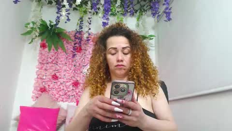 Snapshot of blonde_squirt_ chatting on 15, 12, 2025 blonde_squirt_ online show from 15, 12, 2025