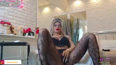 Snapshot of blondeceline chatting on 22, 6, 2026 blondeceline online show from 22, 6, 2026