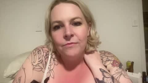 Snapshot of blondejj chatting on 23, 12, 2024 JJ online show from 23, 12, 2024