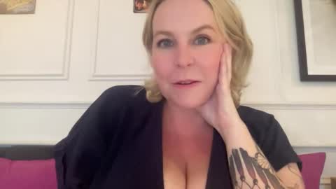 Snapshot of blondejj chatting on 20, 1, 2025 JJ online show from 20, 1, 2025