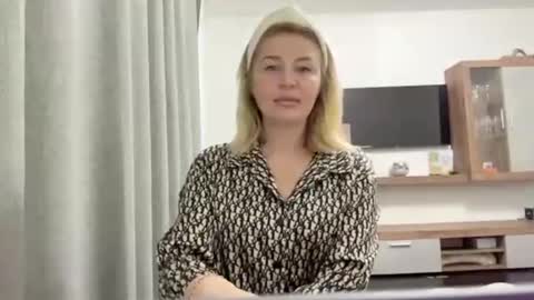 blondie_xoxoxo online show from 11, 9, 2025