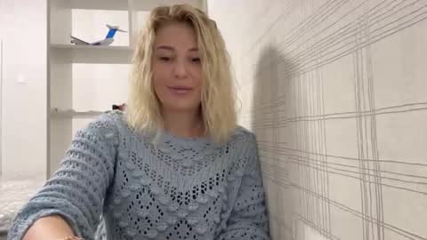 blondie_xoxoxo online show from 17, 9, 2025