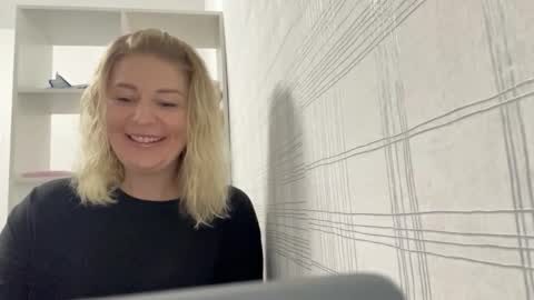 blondie_xoxoxo online show from 25, 9, 2025