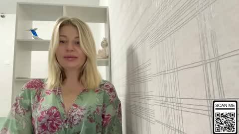 blondie_xoxoxo online show from 16, 10, 2025