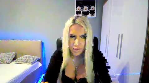 BlondLeyla online show from 6, 11, 2025