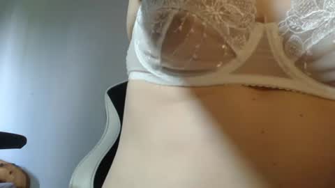 Snapshot of blondyelena chatting on 18, 6, 2026 blondyelena online show from 18, 6, 2026