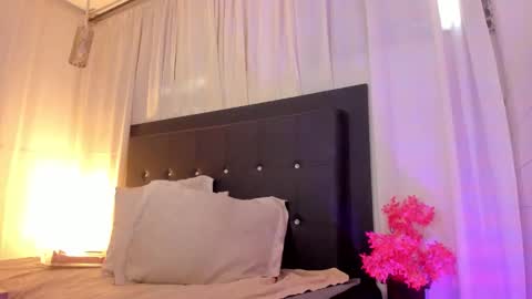 Snapshot of bloom_bbc chatting on 19, 11, 2025 bloom_bbc online show from 19, 11, 2025