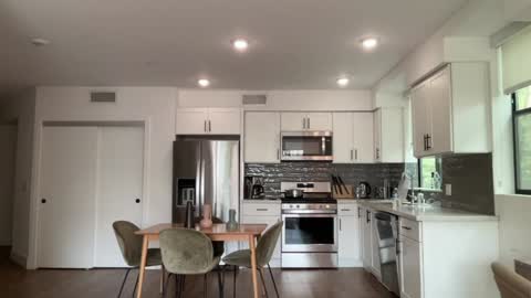 Emma Bloom online show from 14, 10, 2025