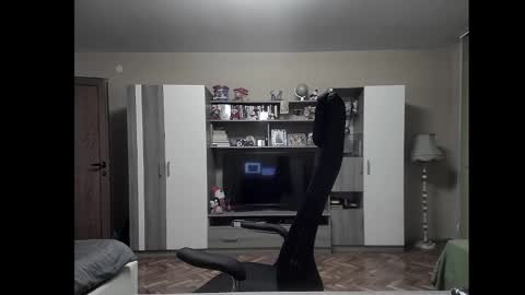 Snapshot of blue_eyed_wolf chatting on 29, 12, 2024 Runaway online show from 29, 12, 2024