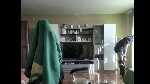 Snapshot of blue_eyed_wolf chatting on 20, 1, 2025 Runaway online show from 20, 1, 2025