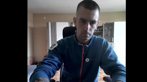 Snapshot of blue_eyed_wolf chatting on 29, 9, 2025 Runaway online show from 29, 9, 2025