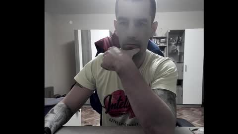 Snapshot of blue_eyed_wolf chatting on 12, 10, 2025 Runaway online show from 12, 10, 2025