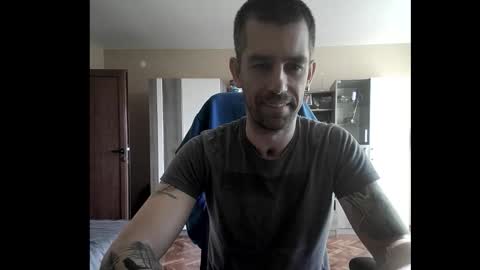 Snapshot of blue_eyed_wolf chatting on 23, 10, 2025 Runaway online show from 23, 10, 2025