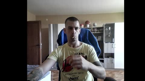 Snapshot of blue_eyed_wolf chatting on 31, 10, 2025 Runaway online show from 31, 10, 2025