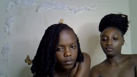 Snapshot of blue_savagee chatting on 2, 12, 2025 blue_savagee online show from 2, 12, 2025