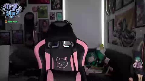 Snapshot of blueasfuck chatting on 26, 9, 2025 Blue online show from 26, 9, 2025