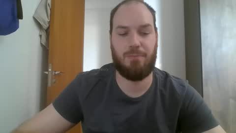 Snapshot of bluec2c chatting on 28, 2, 2025 Blue online show from 28, 2, 2025