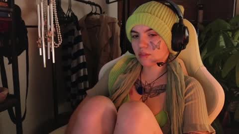 Snapshot of bluedweeb chatting on 7, 2, 2025 Blue online show from 7, 2, 2025